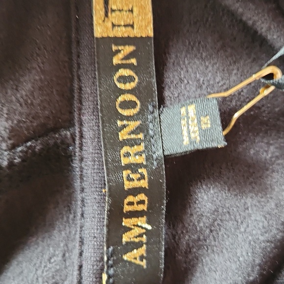 NWT Ambernoon Black Hooded Long Sleeve with Front Pocket Womans Size 1x - Picture 2 of 7